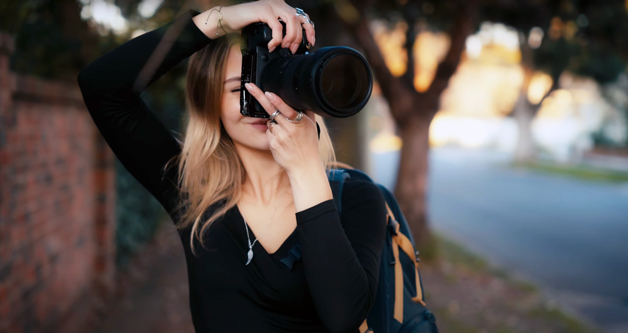 BEST CAMERA BAGS - Faye shooting canon camera